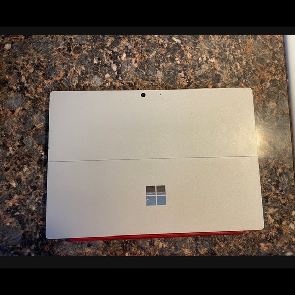 Surface Pro 4 (with Keyboard) - Picture 8 of 11